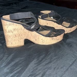 Comfortable size 11 wedge heels perfect to walk around in all night